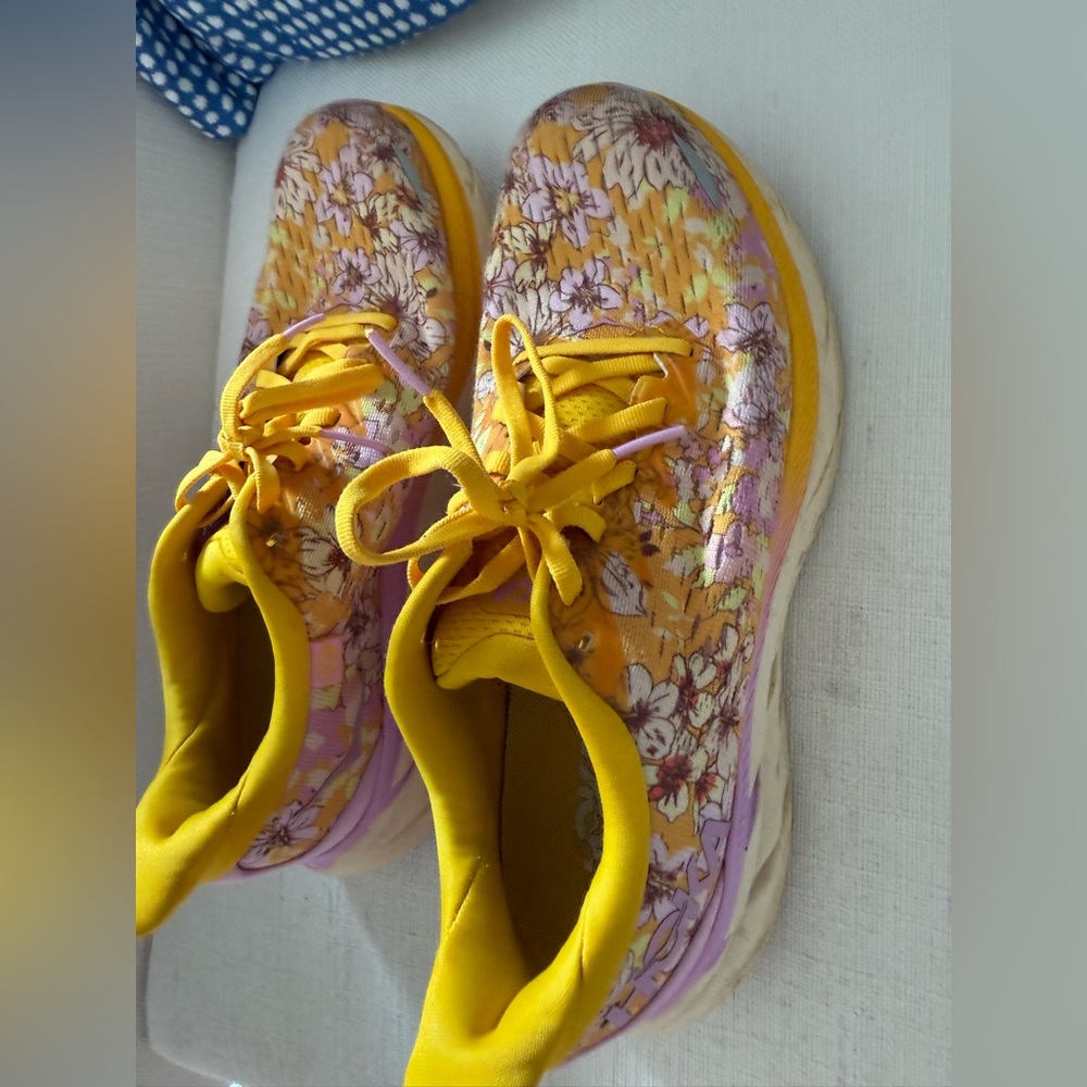 HOKA X FREE PEOPLE MOVEMENT CLIFTON SIZE 9